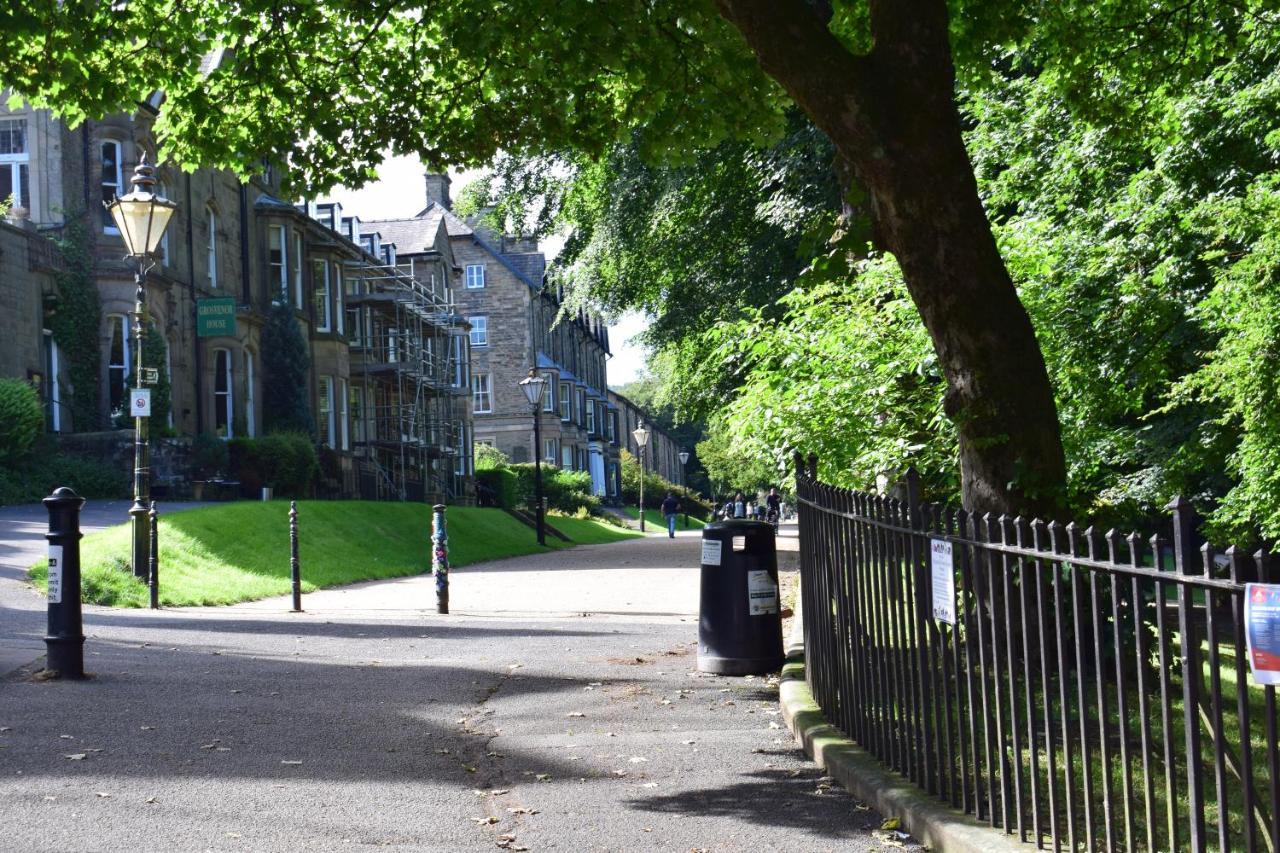 The Buxton Retreat A Luxurious 3-Storey Townhouse With Four Poster Bed And Double Jacuzzi Bath" 外观 照片