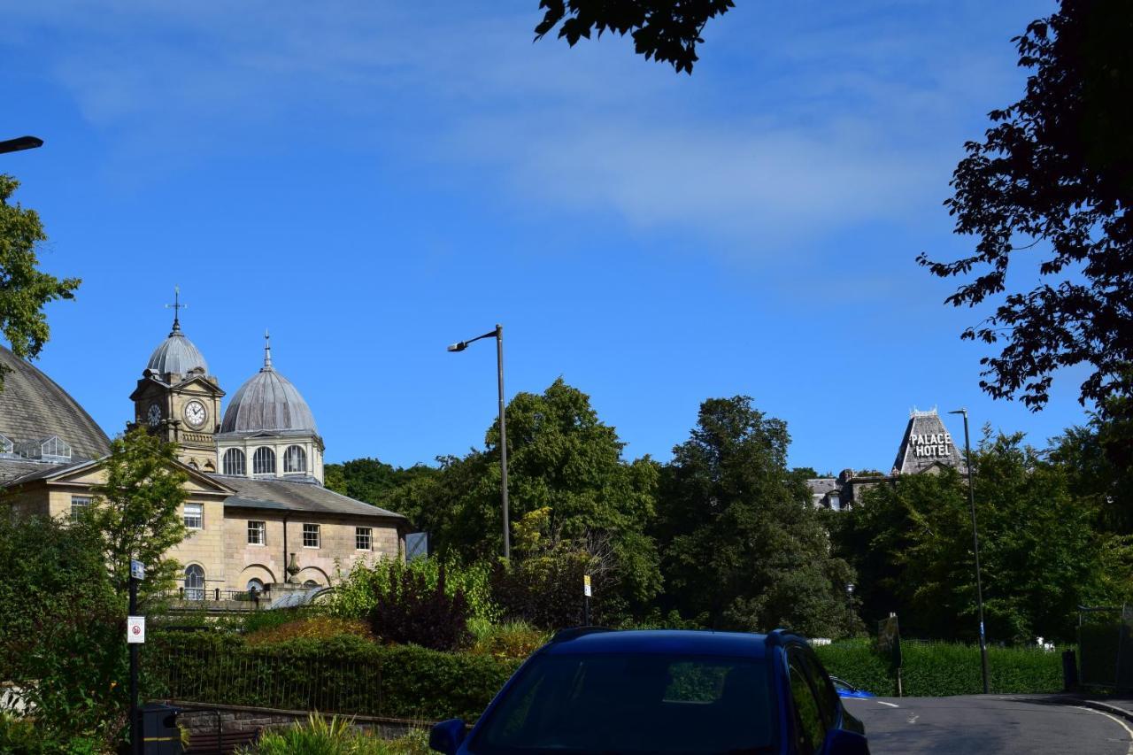 The Buxton Retreat A Luxurious 3-Storey Townhouse With Four Poster Bed And Double Jacuzzi Bath" 外观 照片